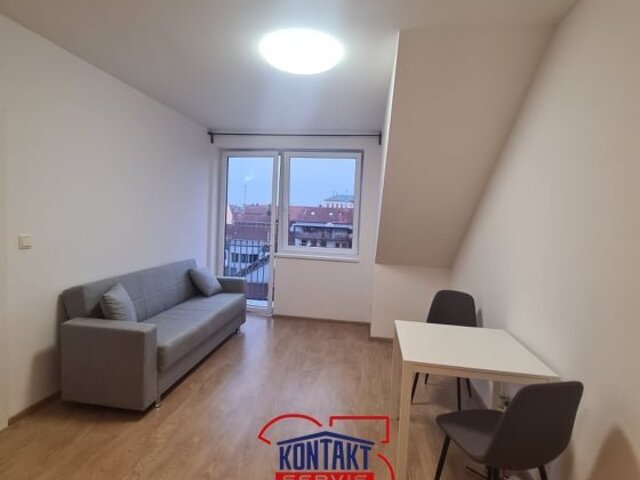 Pronájem bytu 2+kk s balkónem 49 m2 - České Budějovice 3