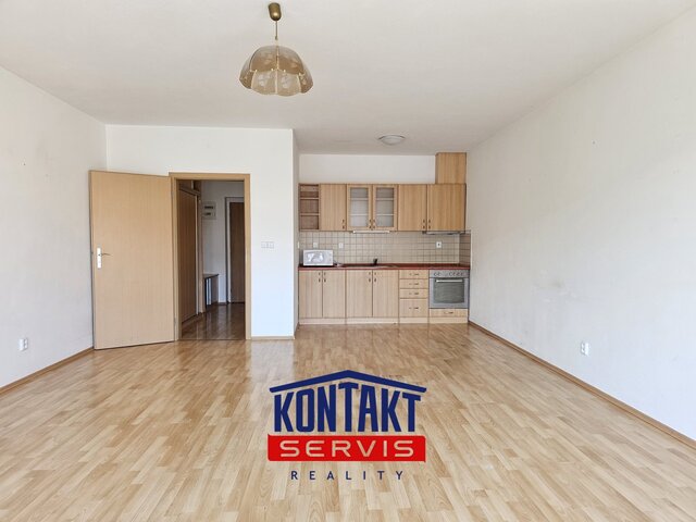 Pronájem velké zděné garsoniéry s lodžií, Suchovrbenské nám., České Budějovice